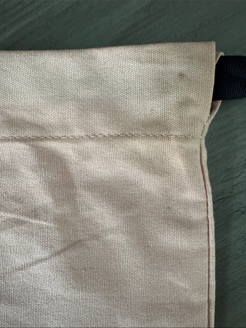 Gucci Peach and Black Dusty-Gift bag with floral interior - Picture 5 of 5